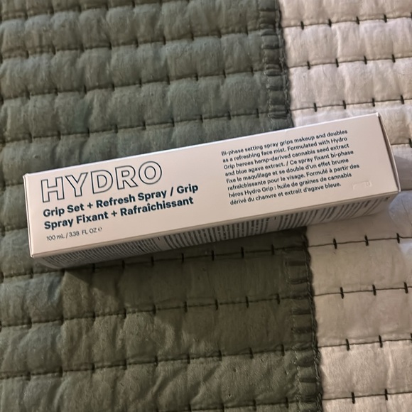 Milk Makeup Hydro Grip Set + Refresh Spray / Grip - Picture 9 of 10